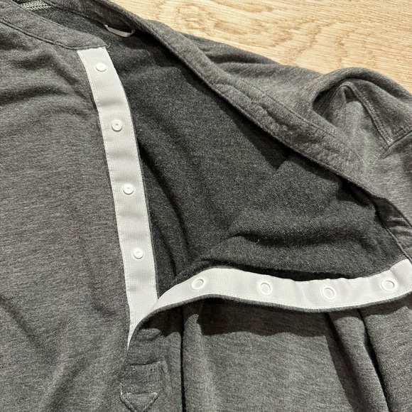 Kit and Ace - Size M (no tag) - grey stretch flannel henley - luxury Lululemon - Picture 5 of 5